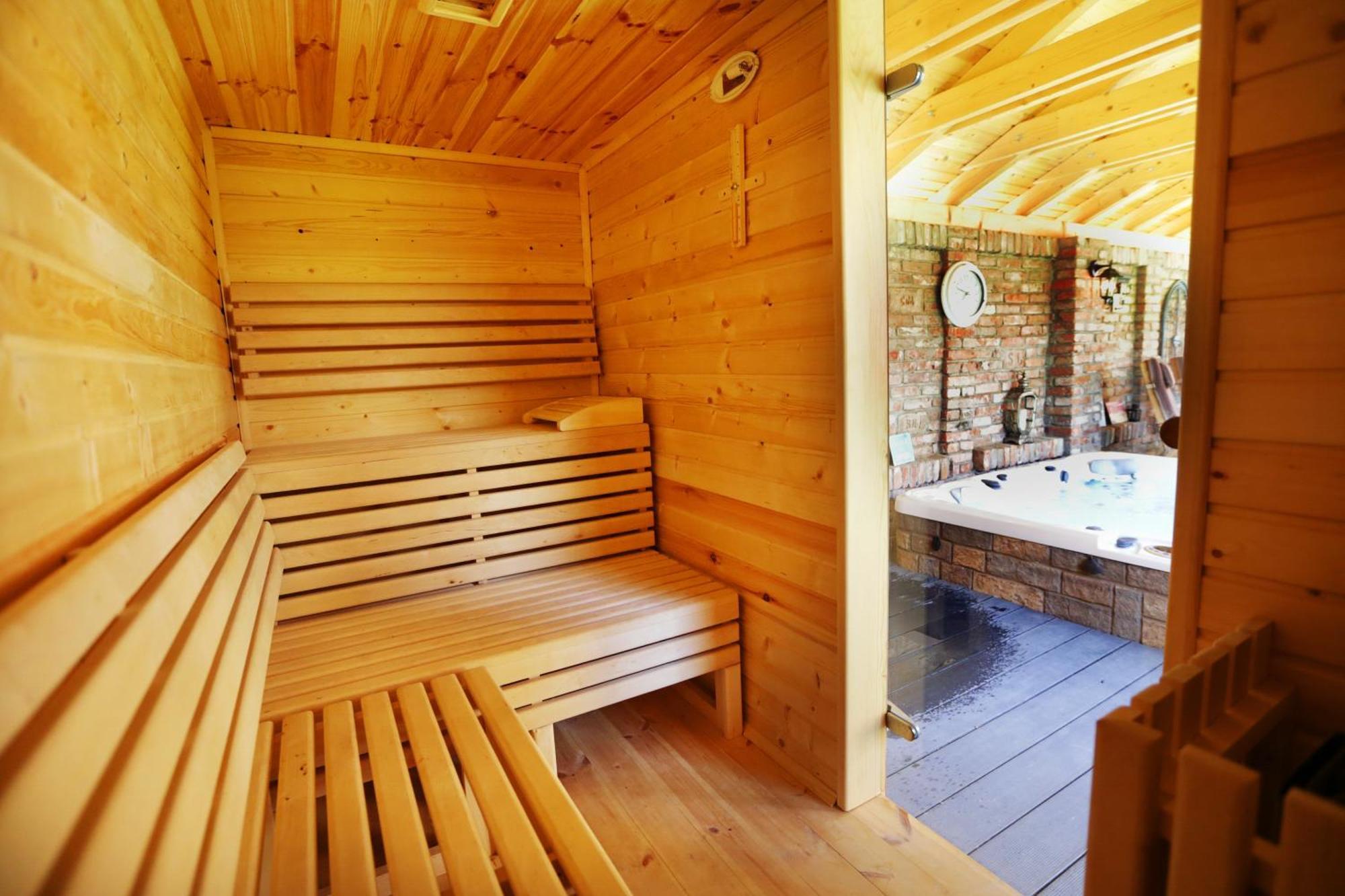 Kalvin Restaurant & Pension Rastislavice Экстерьер фото