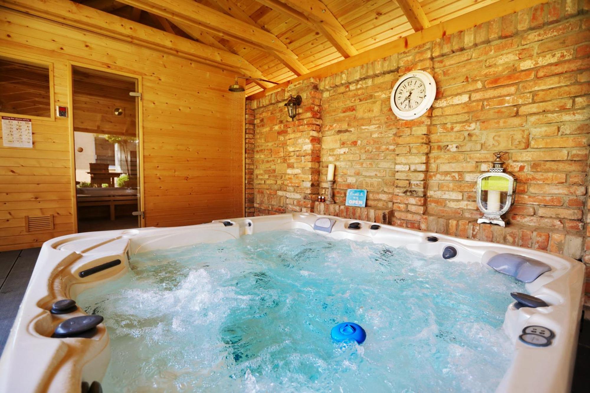 Kalvin Restaurant & Pension Rastislavice Экстерьер фото