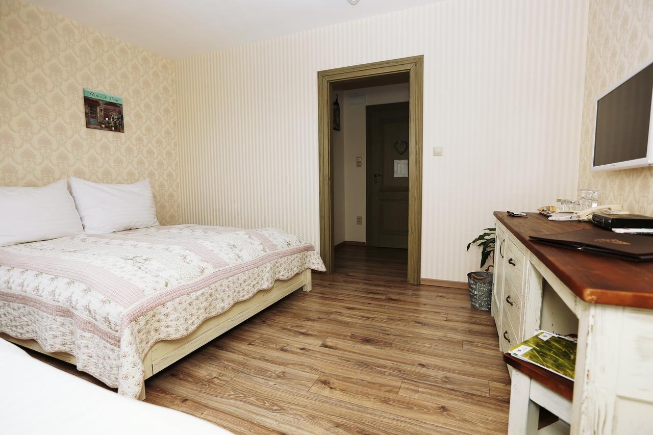 Kalvin Restaurant & Pension Rastislavice Экстерьер фото